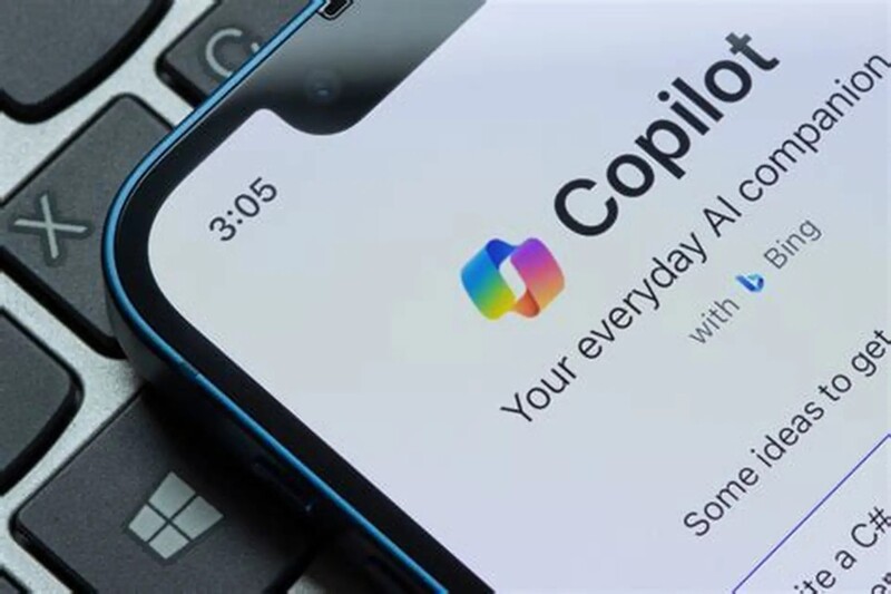 Copilot AI gợi ý cải thiện nội dung văn bản và bố cục trình bày.