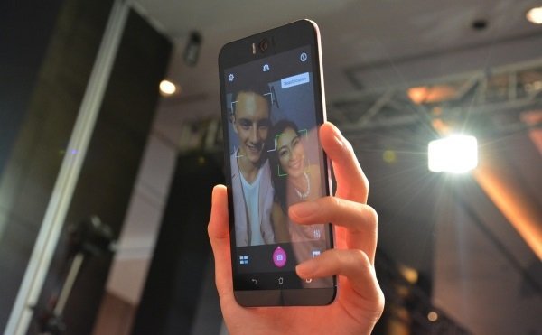 Asus Zenfone Selfie có camera trước 13MP đỉnh cao