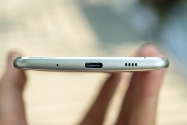Asus Zenfone 3 Deluxe được trang bị cổng USB Type-C