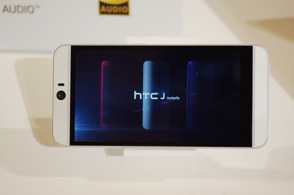  HTC J Butterfly 3 HTV31 hỗ trợ đầy đủ các kết nối cơ bản