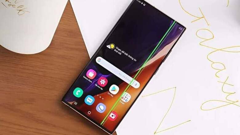 Cận cảnh màn hình S22 Ultra bị sọc dọc, sọc ngang