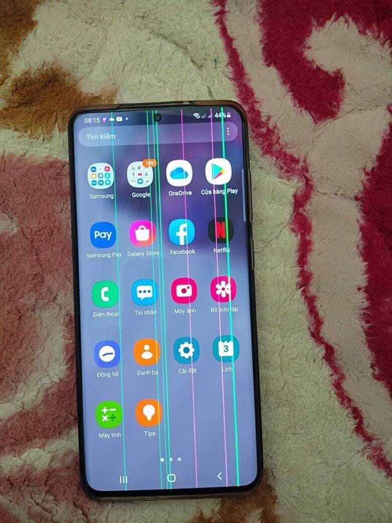 Sọc màn hình lan rộng và đổi màu theo thời gian