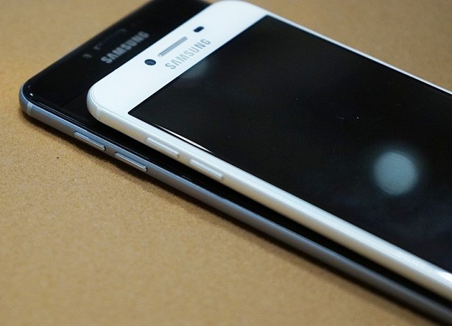 Samsung Galaxy C7 32GB thiết kế cạnh