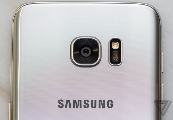  Samsung Galaxy S7 có camera bớt lồi hơn, cùng khẩu độ được xem là lớn nhất đối với các smartphone hiện nay