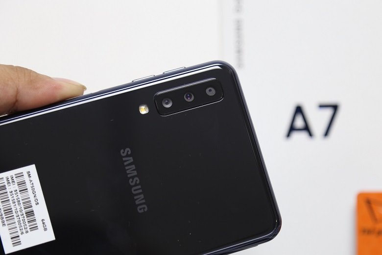 Camera sau Samsung Galaxy A7 2018