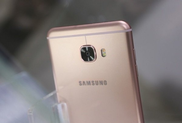 Cụm camera của Samsung Galaxy C5 khá nổi bật