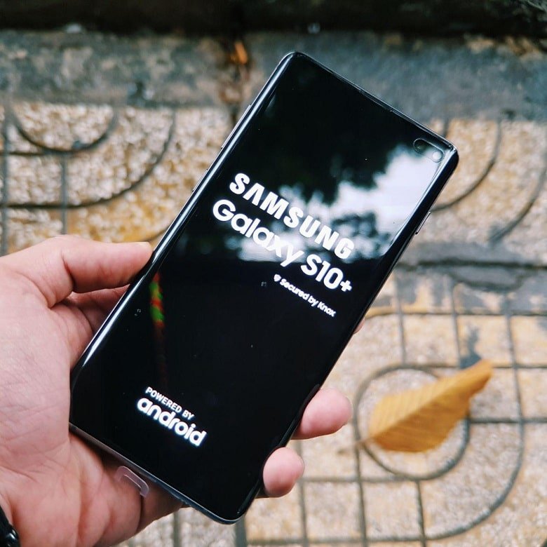 khởi động Samsung Galaxy S10 Plus cũ
