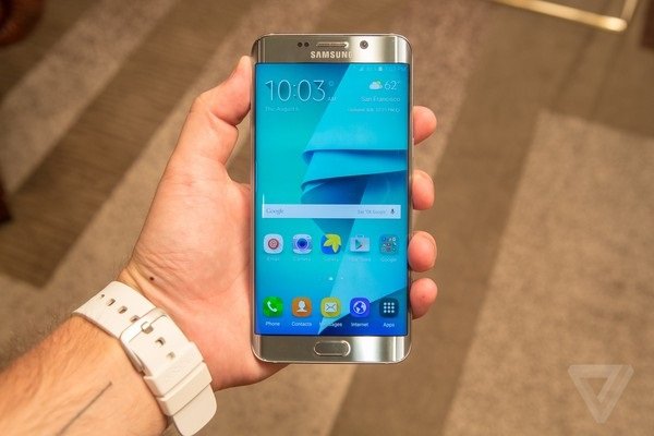 Samsung Galaxy S6 Edge Plus có thiết kế ấn tượng