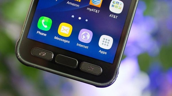 Samsung Galaxy S7 Active được trang bị cảm biến vân tay ở nút Home