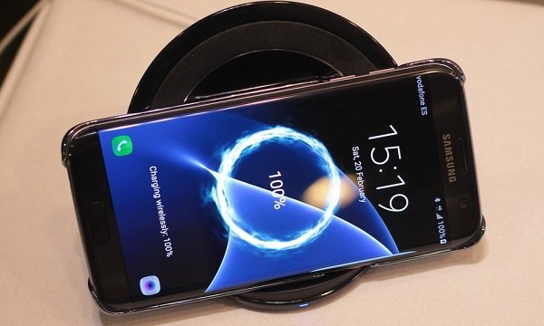 Samsung Galaxy S7 cũ  được trang bị công nghệ sạc nhanh cao cấp