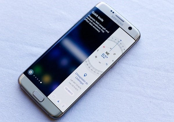 Màn hình trên Samsung Galaxy S7 Edge 2 SIM Dual có độ phân giải 2K