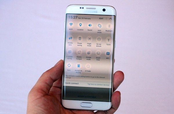 Màn hình Samsung Galaxy S7 Edge cũ cho độ phân giải 2K