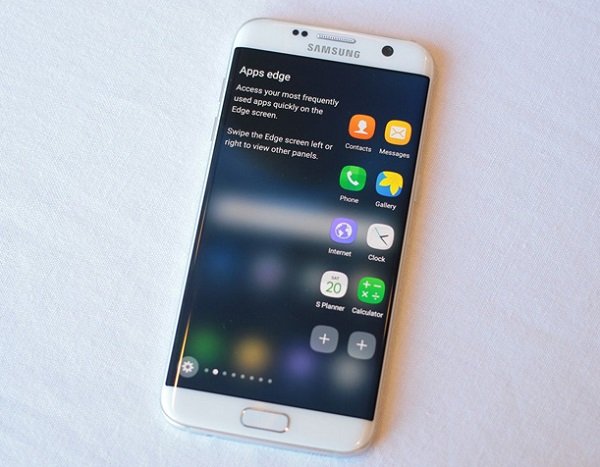 Nhờ công nghệ tấm nền Super AMOLED Samsung Galaxy S7 Edge cho chất lượng hiển thị sắc nét