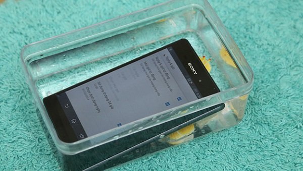 Sony Xperia Z4 cũ có khả năng chống nước bụi đạt chuẩn IP68