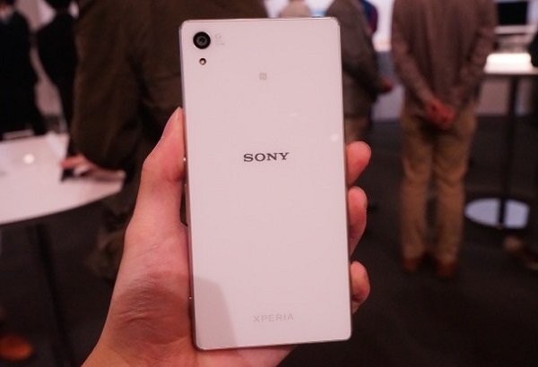 Sony Xperia Z4 Cũ  thiết kế theo phong cách Omnibalance truyền thống