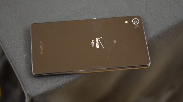 Sony Xperia Z4v có thiết kế không khác biệt so với bản quốc tế