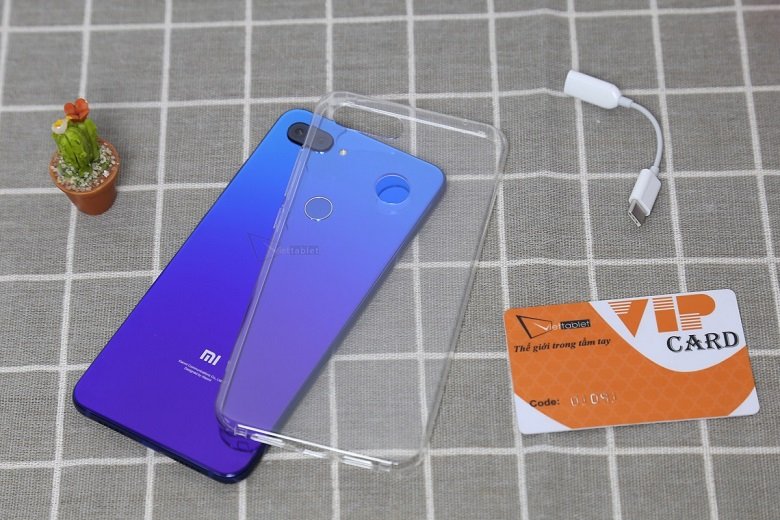 Xiaomi Mi 8 Lite có sự pha trộn nhiều đặc điểm được giới trẻ yêu thích