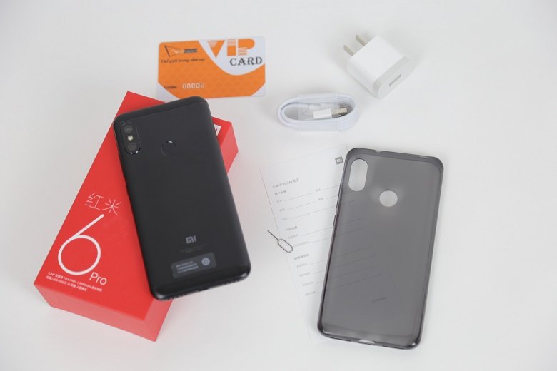 Xiaomi Mi 6 Pro sở hữu viên pin 4000 mAh