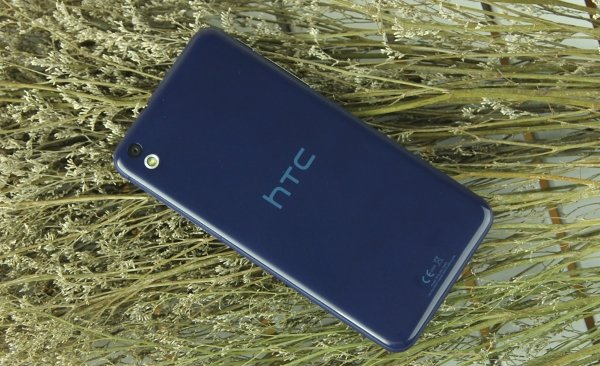HTC Desire 816G Dual Sim 2 Sim thiết kế mặt lưng