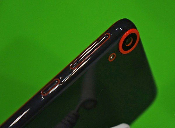 HTC Desire 820 dual sim thiết kế