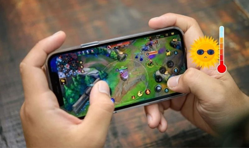 Người dùng chơi game đồ họa cao, thanh trạng thái hiển thị 4G/5G đang hoạt động.