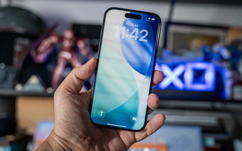 Biểu tượng pin chai và iPhone giảm hiệu suất do quá nhiệt.