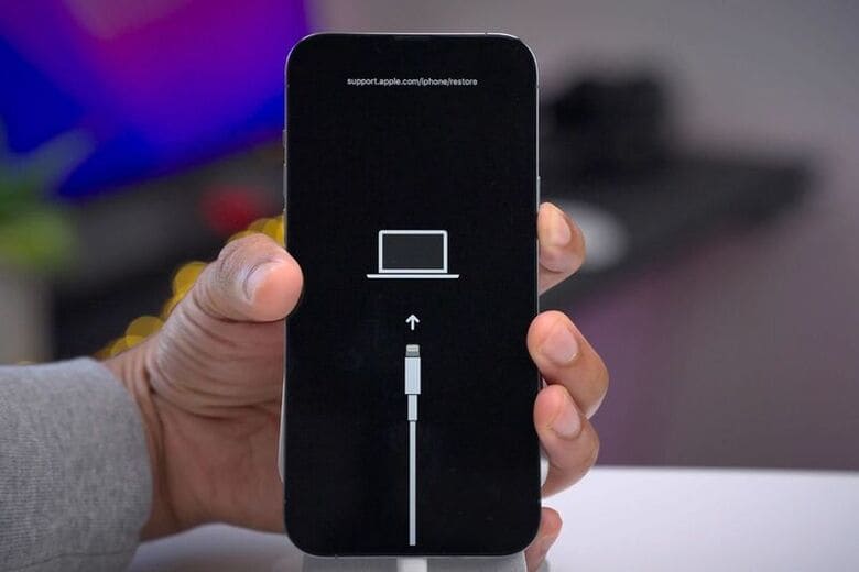 Kết nối iPhone với máy tính để vào Recovery Mode