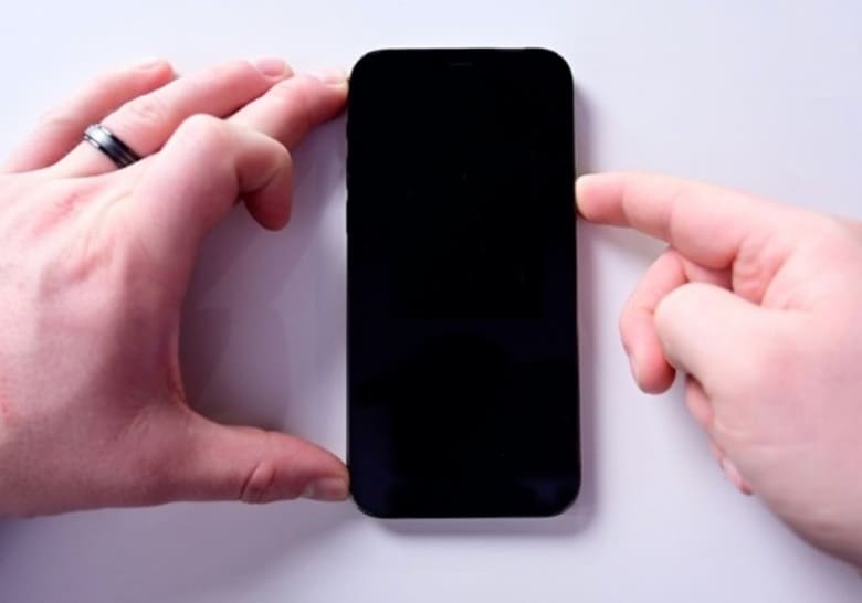 iPhone hoàn toàn không phản hồi dù đã thử nhiều cách