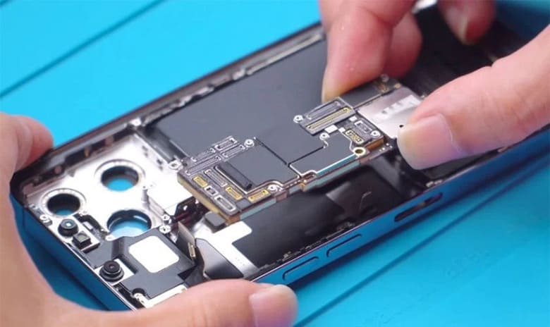 Thay pin và sửa main iPhone khác nhau như thế nào