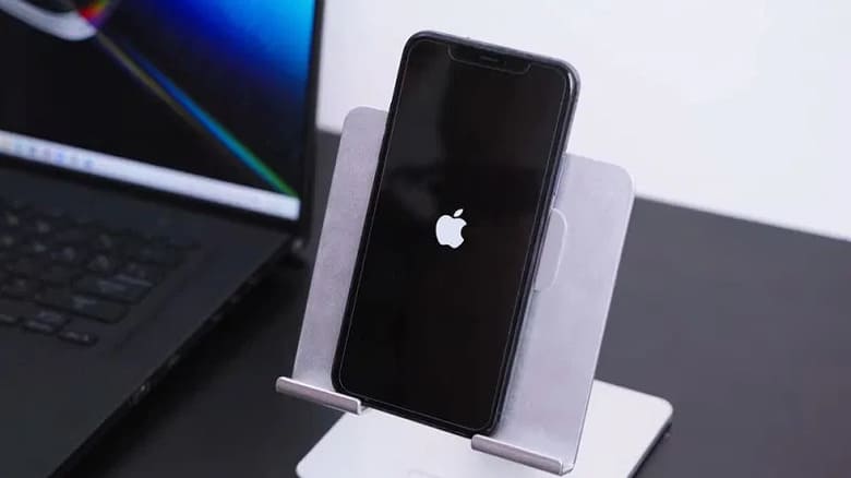 Khôi phục cài đặt gốc iPhone 13 Pro Max khi bị nhấp nháy táo