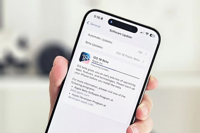 Cập nhật iOS bị lỗi khiến iPhone 13 Pro Max nhấp nháy táo