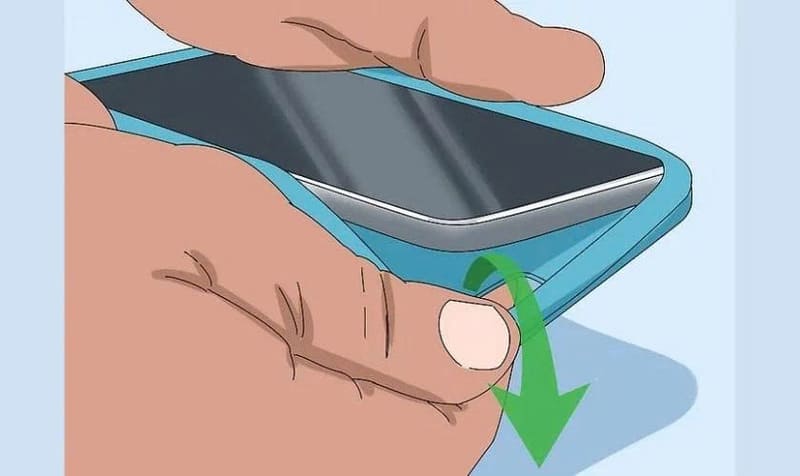 Tháo ốp lưng và phụ kiện khi máy quá nóng