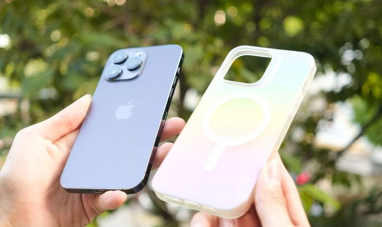 Ốp lưng cứng hoặc bó sát gây cọ xát liên tục