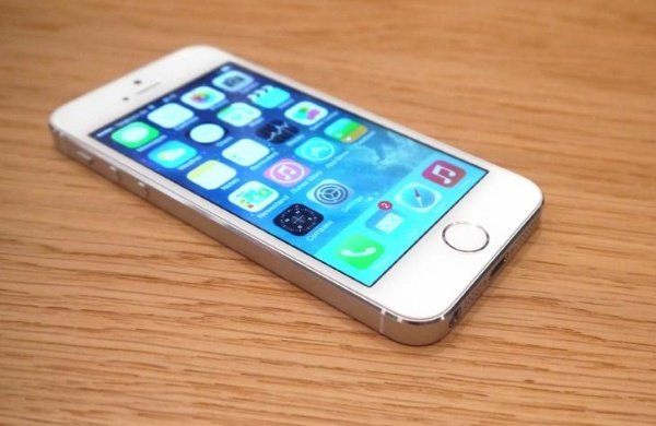 iPhone 5S Lock có thiết kế và cấu hình hoàn toàn giống bản quốc tế