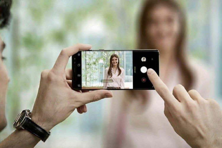 Tại sao chụp ảnh camera sau mặt bị lệch? cách khắc phục hiệu quả