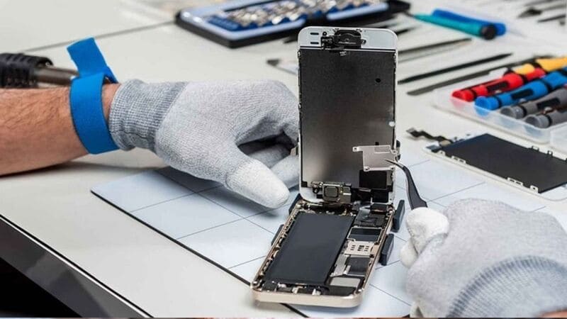 Mang máy đến trung tâm kỹ thuật để kiểm tra phần cứng