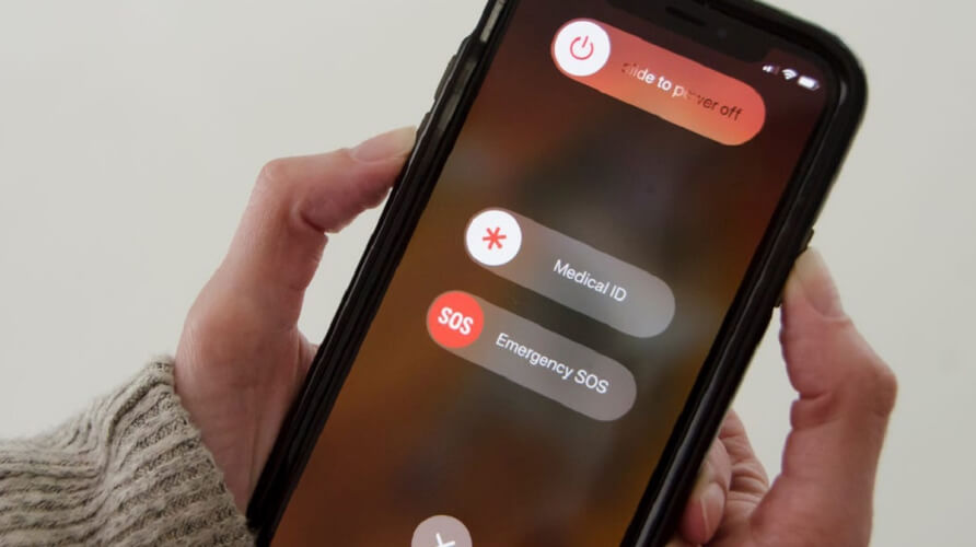 Khởi động lại iPhone để loại trừ lỗi hiển thị do phần mềm