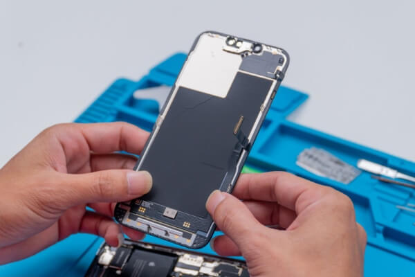 Nên lựa chọn đơn vị sửa chữa uy tín để thay màn hình iPhone