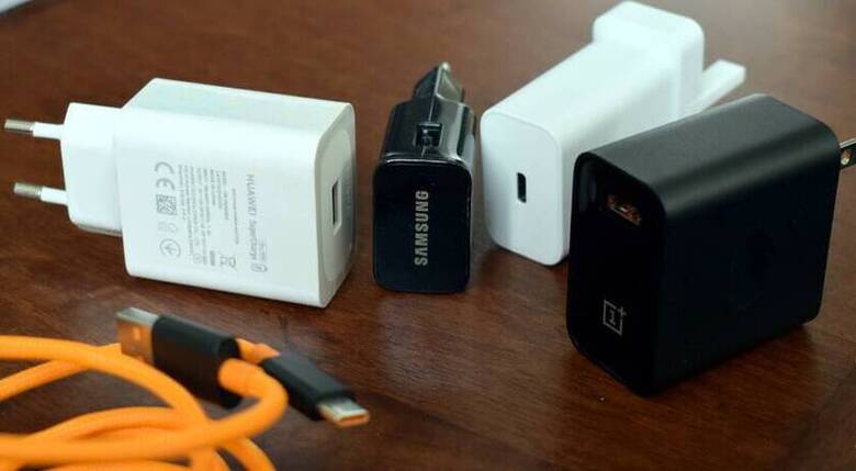 Bộ sạc và cáp sạc không đạt chuẩn gây lỗi sạc