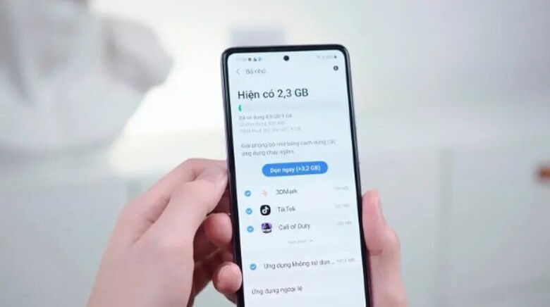 Ứng dụng chạy nền khiến pin Samsung quá nhiệt