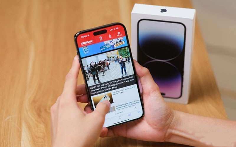 Khi màn hình cảm ứng bị liệt bạn nên đem đến trung tâm sửa điện thoại uy tín.