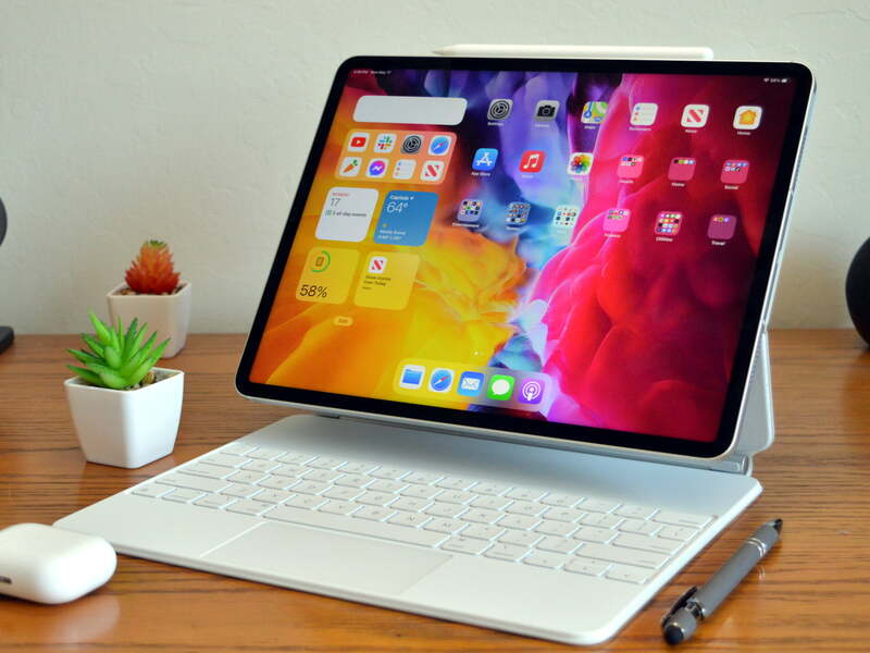 iPad Pro 12.9 inch kích thước thông dụng làm mọi tác vụ dành cho học sinh.