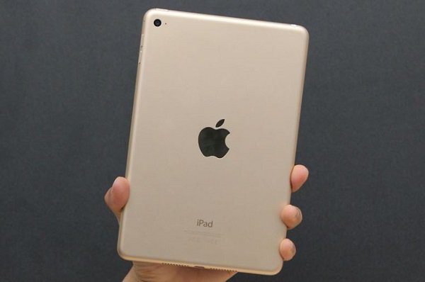 Mặt sau của iPad Mini 4 16GB vẫn là Camera 8MP và logo quả táo quen thuộc