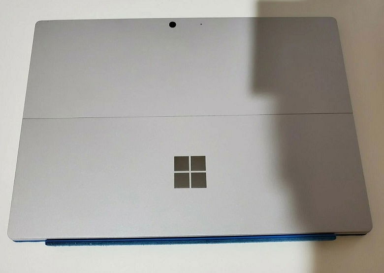 Microsoft Surface Pro 8 giá bán