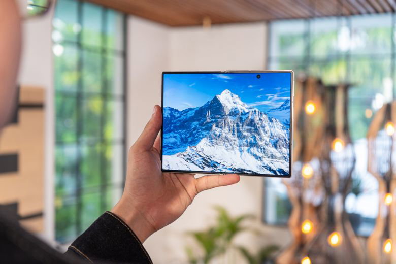 Đánh giá Samsung Galaxy Z Fold8 3