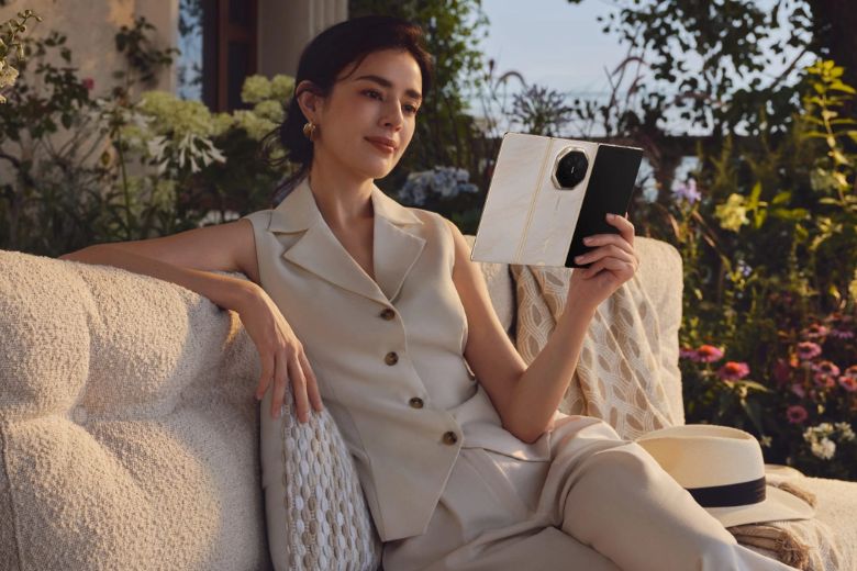 Huawei Mate XT 2 3