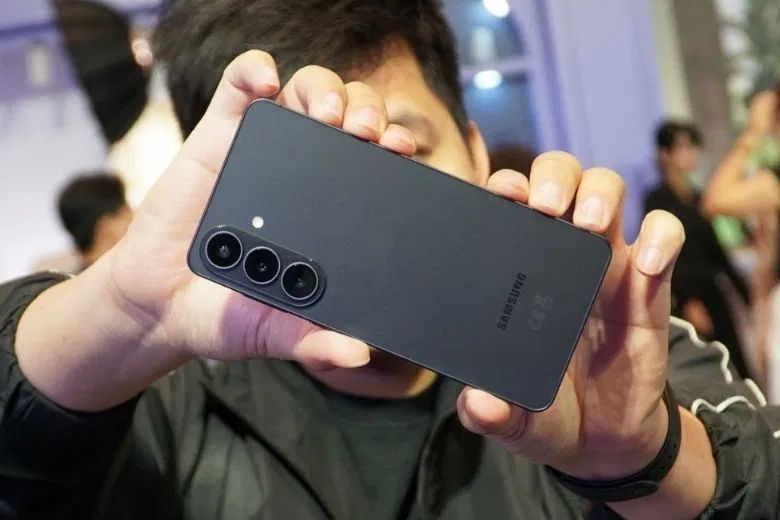 Samsung Galaxy S26 Plus 5G (12GB - 512GB) 2