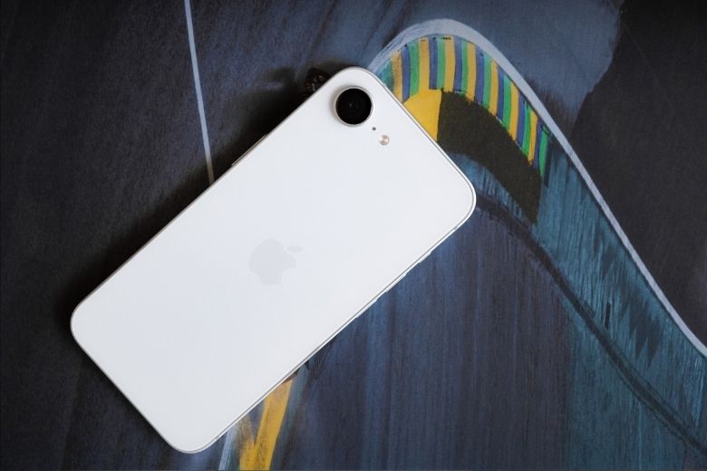 iPhone 17e và iPhone 16e 4