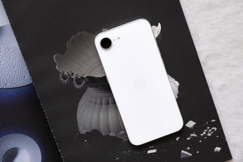 iPhone 17e và iPhone 16e 6