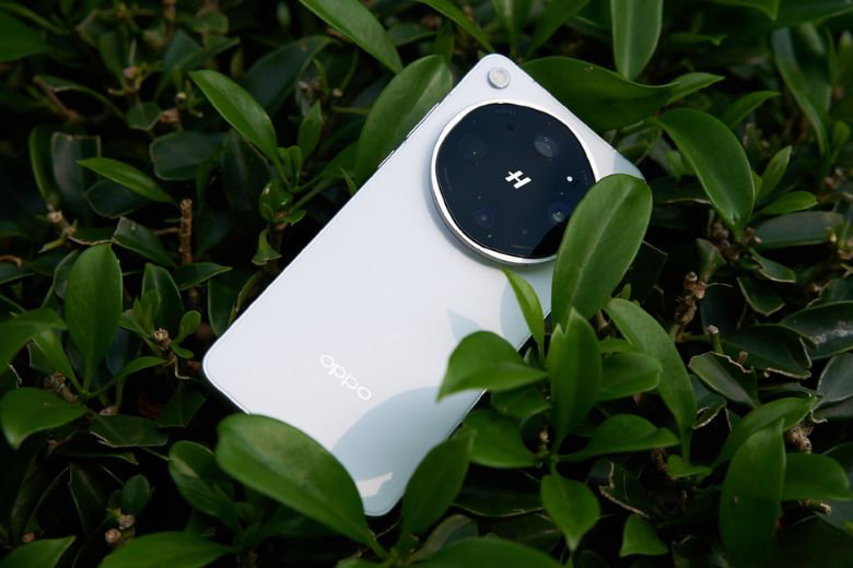 Oppo Find X9 Ultra và Oppo Find X8 Ultra 8